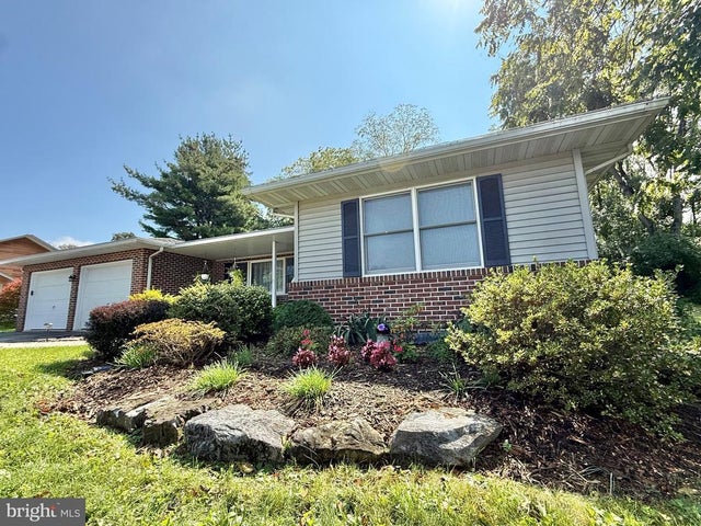 1120 Riverview Dr, Reading