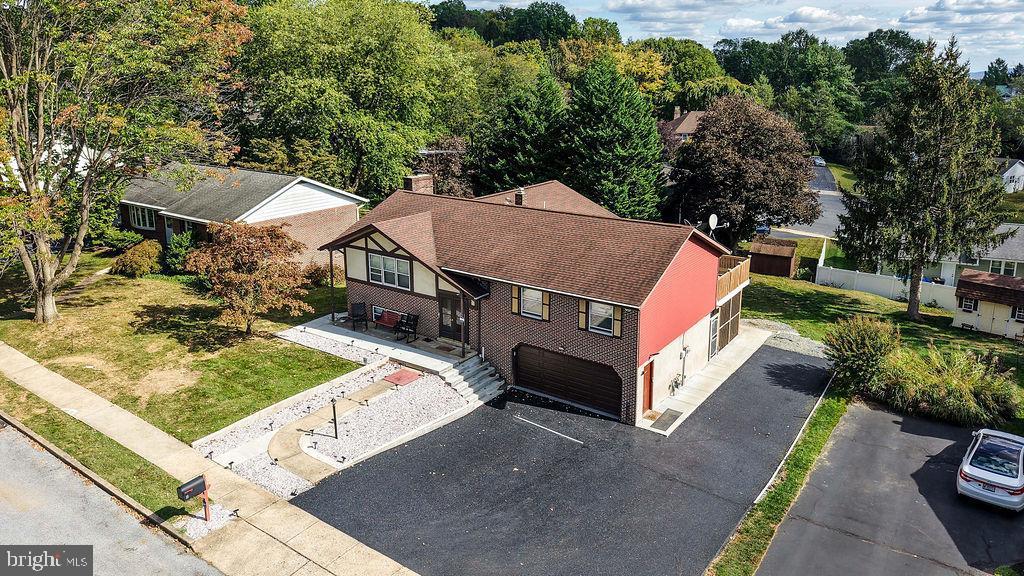 16 Ironstone Dr, READING