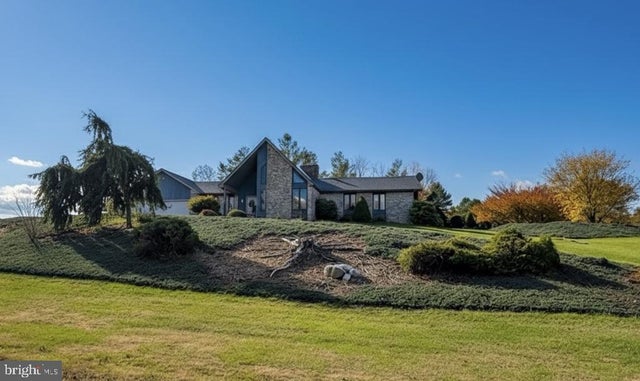 1064 Mahlon Dr, Leesport