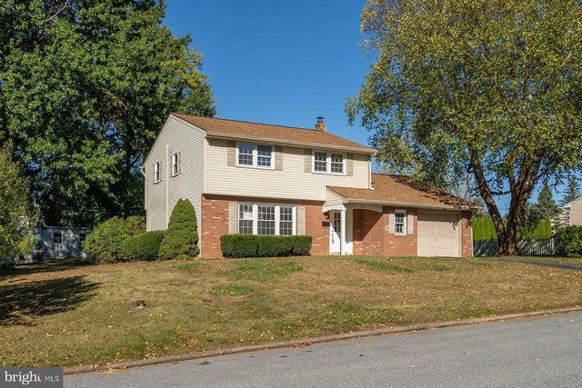 216 Laurelwood Dr, Douglassville