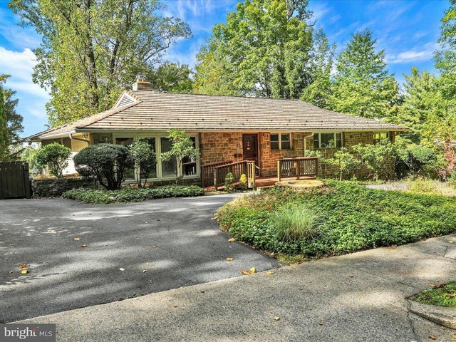 1532 Oak Ln, Reading