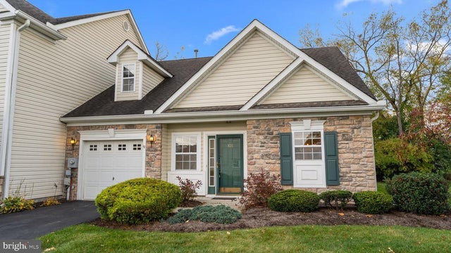 108 Village Dr, Blandon