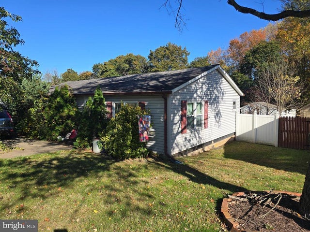 1235 E Main St, Douglassville