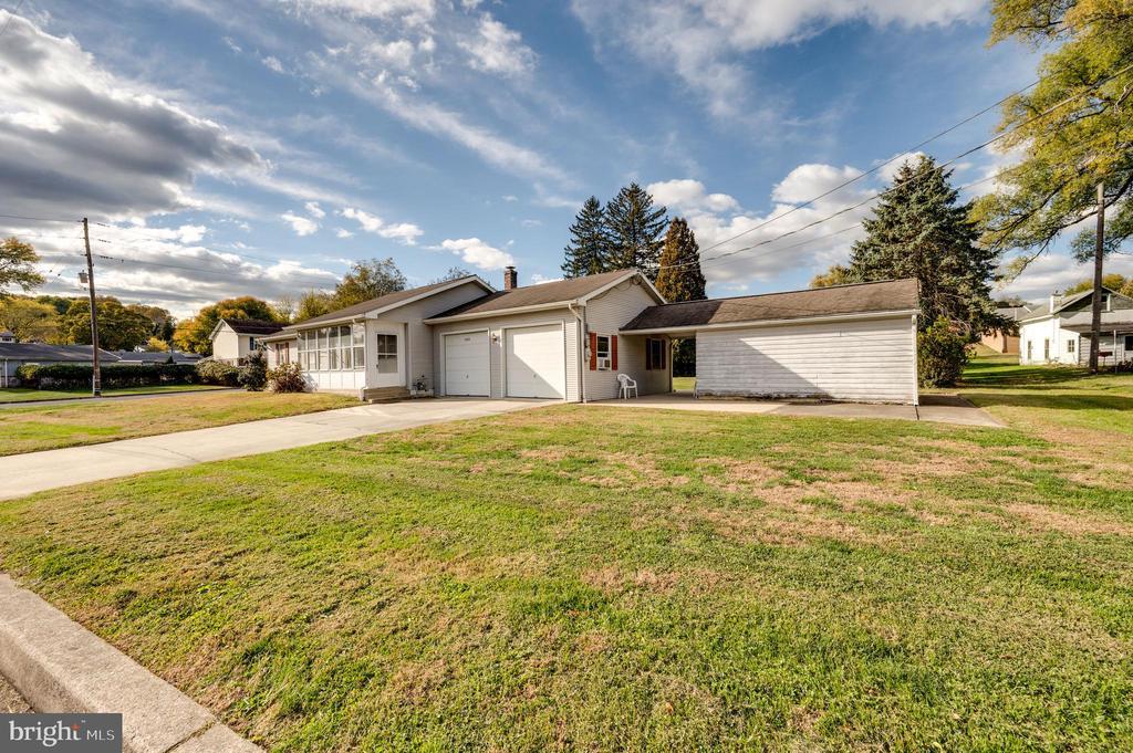 1355 Liggett Ave, READING