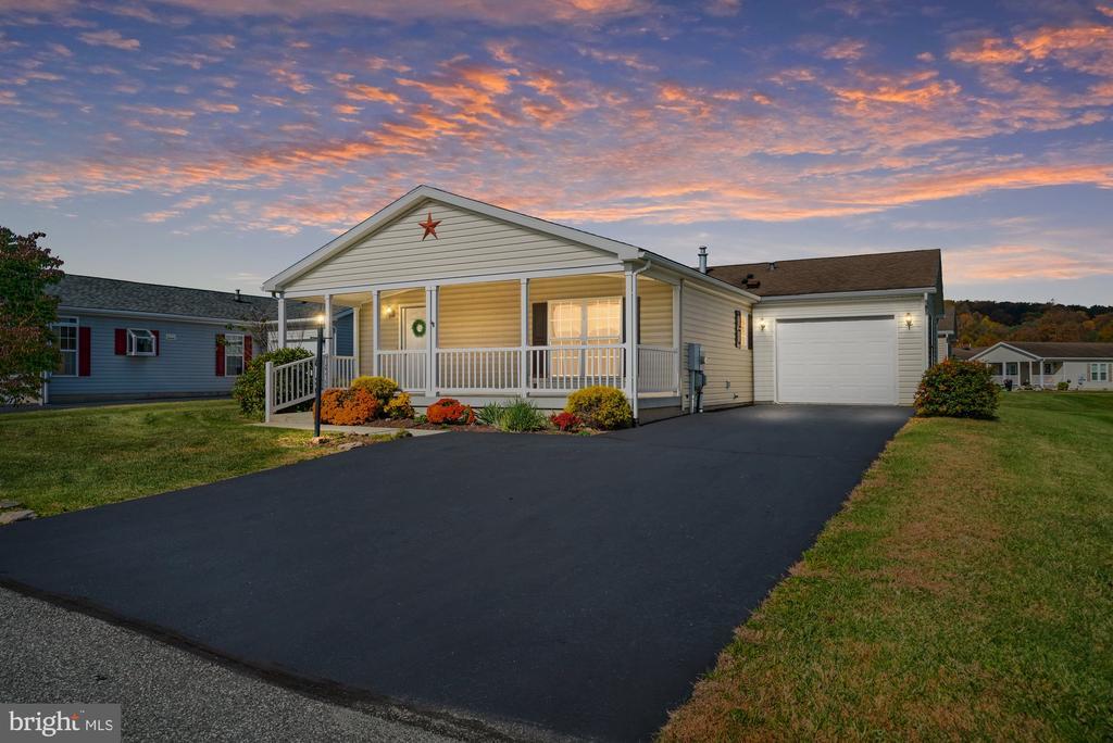 7 Mockingbird Ct, BECHTELSVILLE