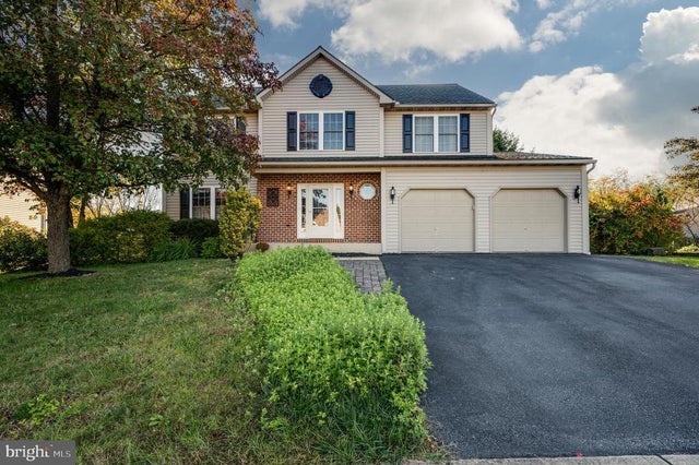 1215 Fox Rd, Leesport