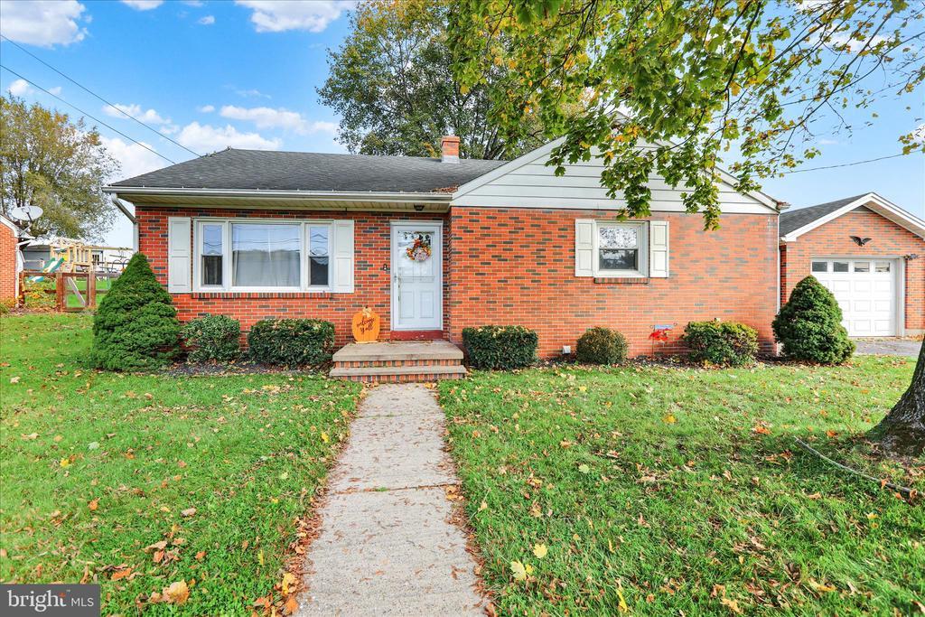 405 Indian Manor Dr, LEESPORT