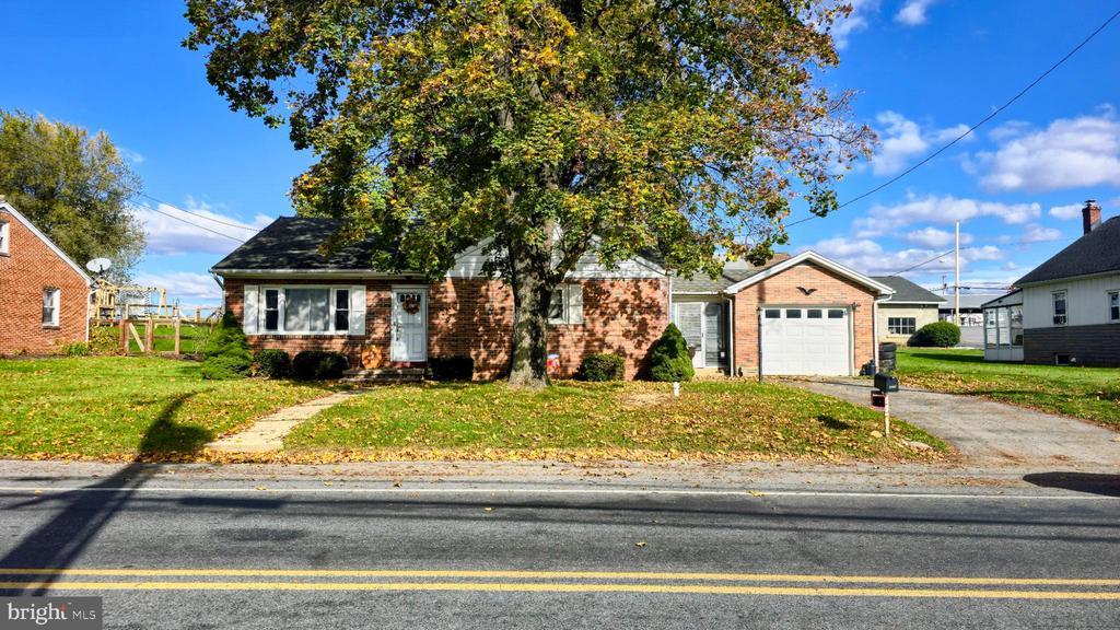 405 Indian Manor Dr, LEESPORT