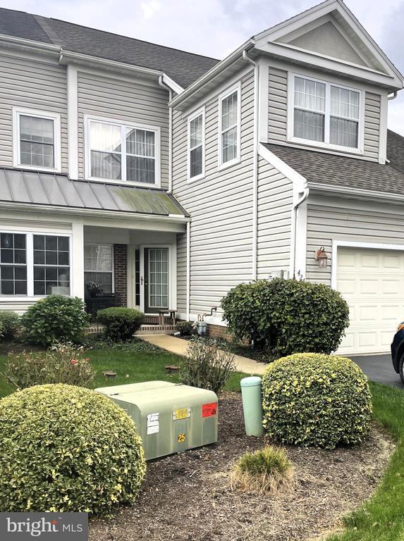 424 Oak Hill Ln, Reading