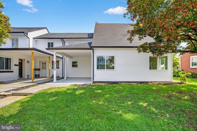 312 E Washington St, Fleetwood