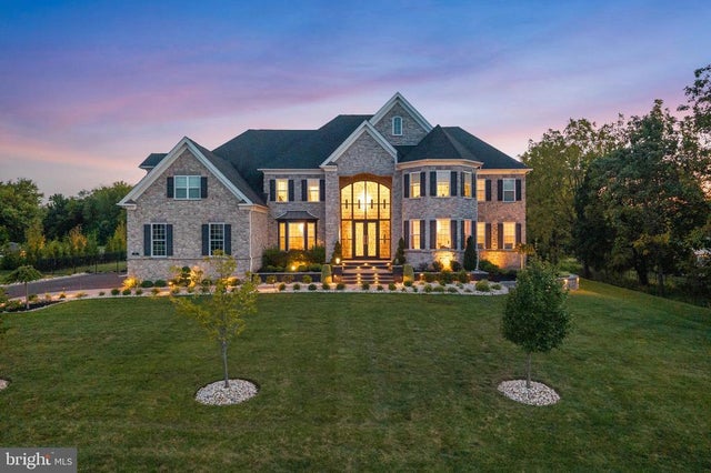 8 Shady Pines Dr, Warminster