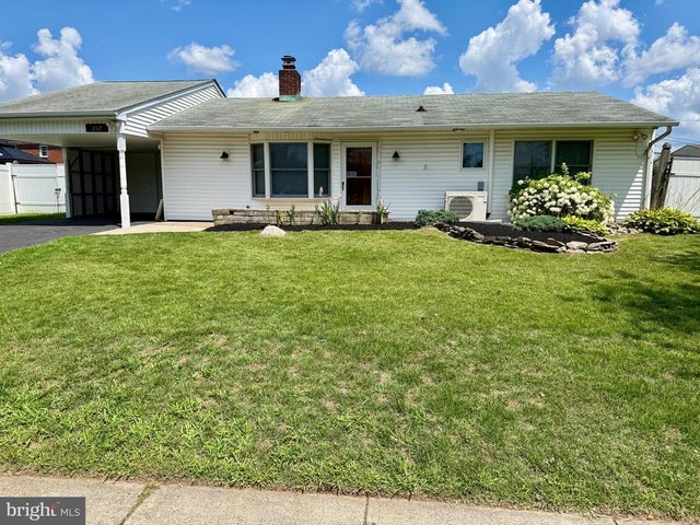 237 Lakeside Dr #n, Levittown