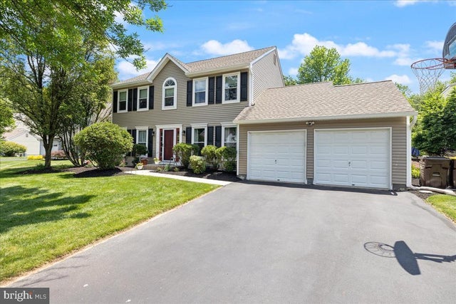 302 Frazer Dr, Yardley