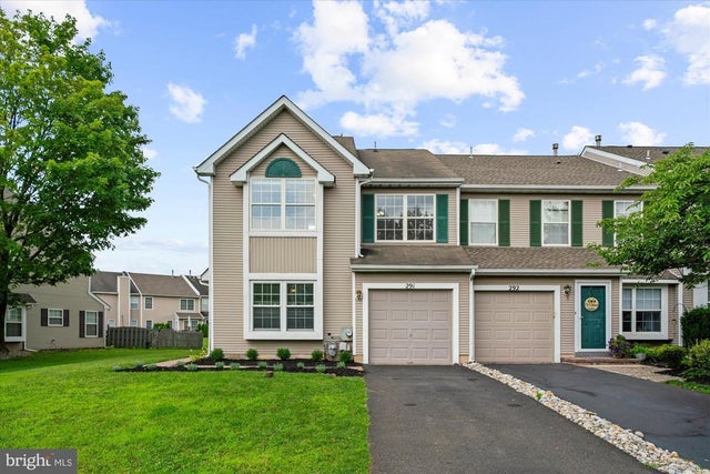 291 Sequoia Dr, Newtown