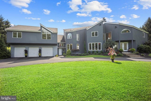 215 E Dark Hollow Rd, Pipersville