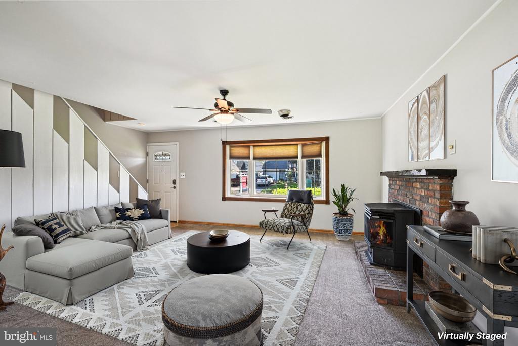 145 Mill Dr, LEVITTOWN