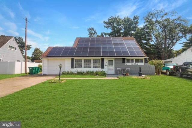 120 Vermont Ln, Levittown