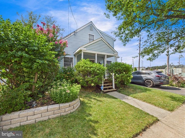 566 Linden St, Bristol