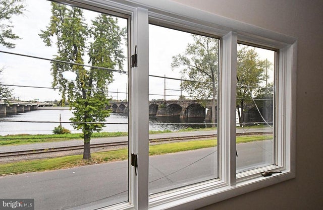 209 S Delmorr Ave, Morrisville