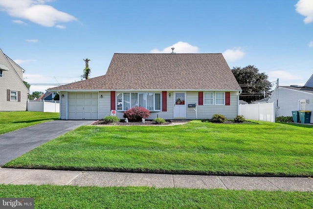 10 Hybrid Rd, Levittown