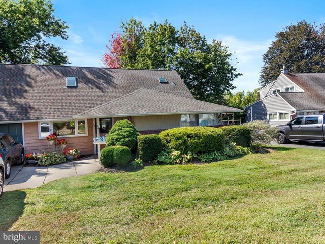 14 Harp Rd, Levittown