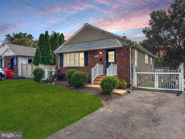 446 Maple St, Warminster