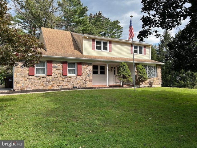 28 Brookdale Dr, Doylestown