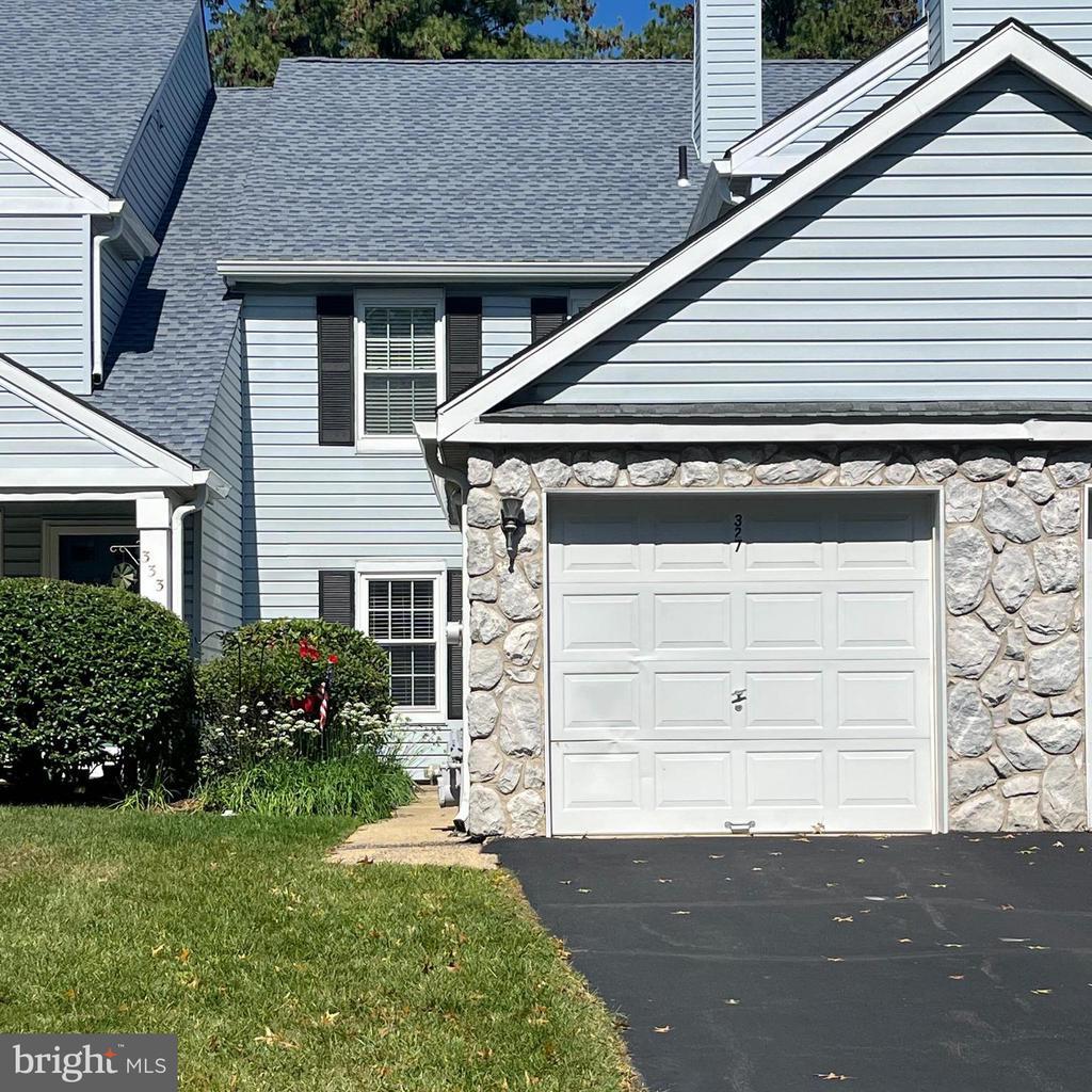 327 Hale Dr, HOLLAND