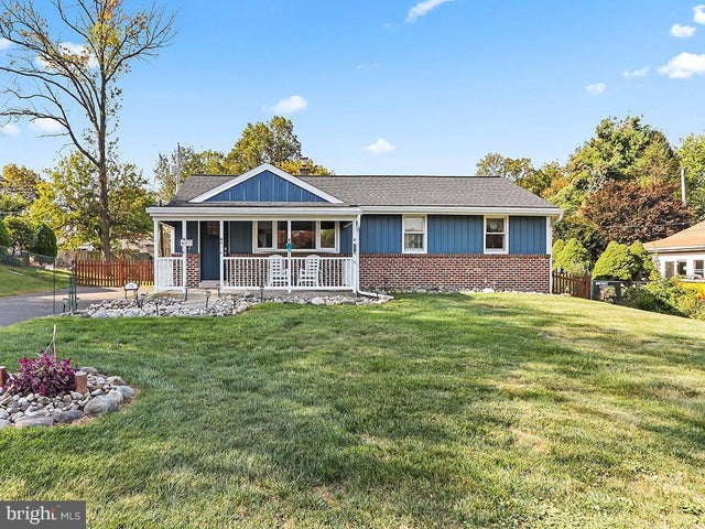 194 Ann Ln, Warminster