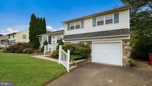 1252 Dahlia Rd, Warminster