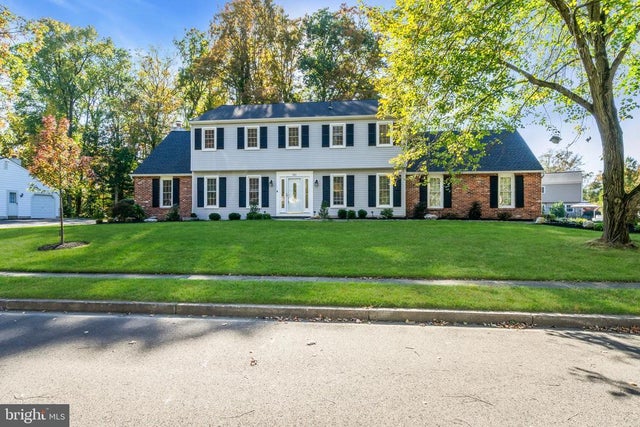 581 Nottingham Dr, Yardley