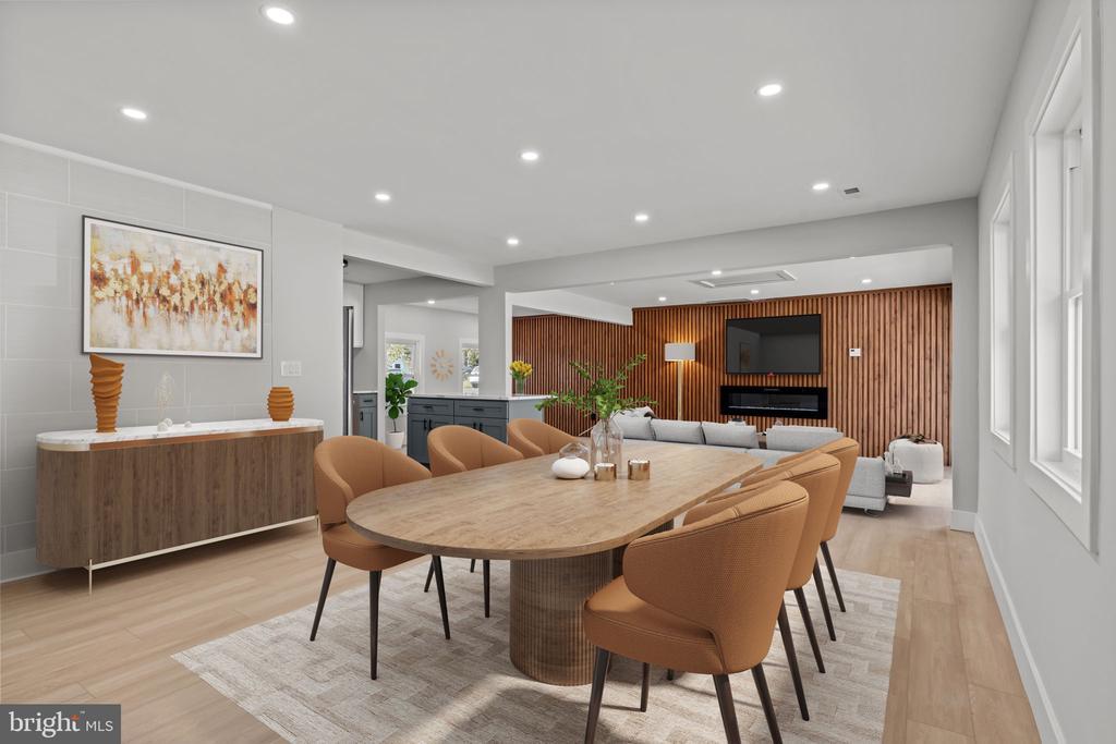 28 Rainbow Ln, LEVITTOWN