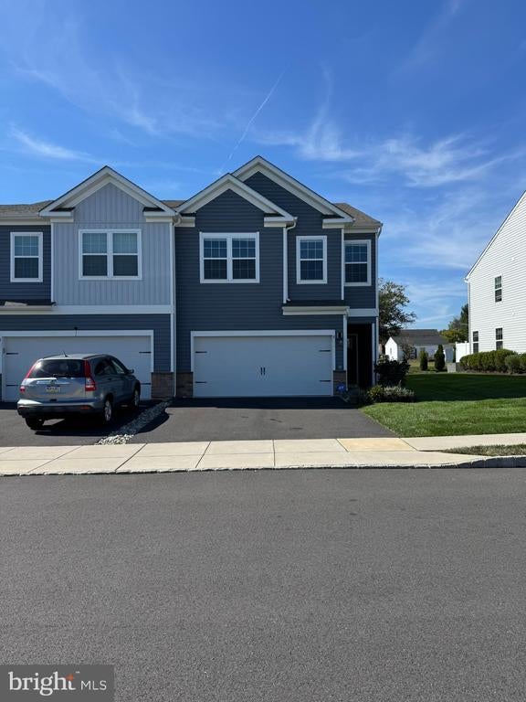 8 Fonthill Ct, Quakertown