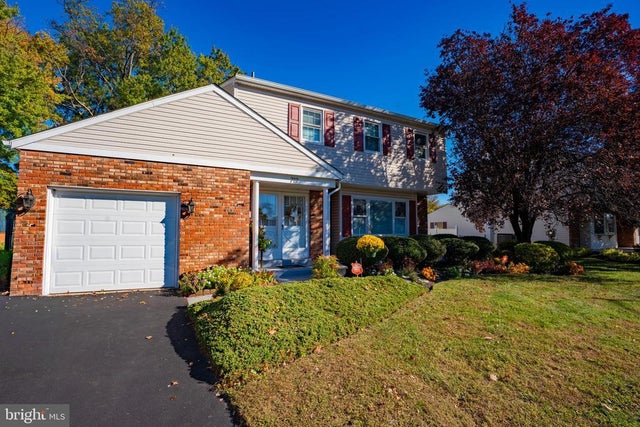713 Warwick Rd, Fairless Hills