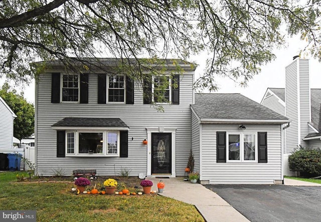 1050 Village Dr, Croydon