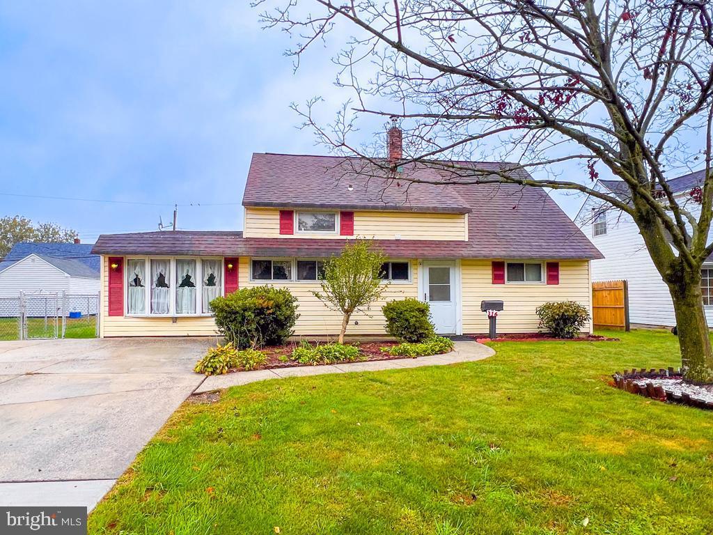 316 Crabtree Dr, LEVITTOWN
