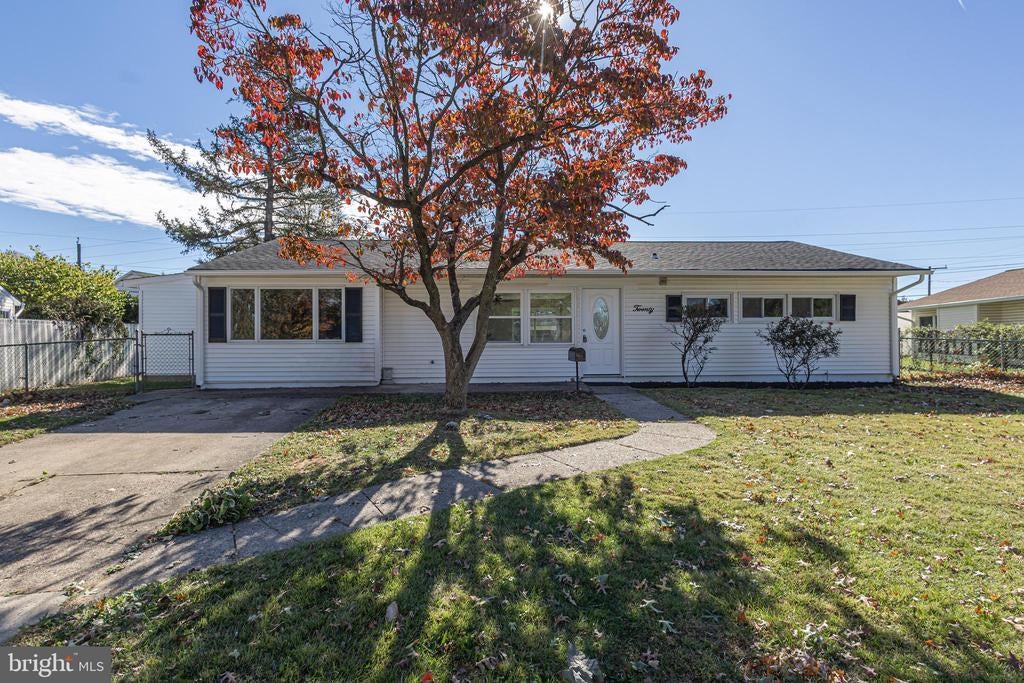 20 Serpentine Ln, LEVITTOWN