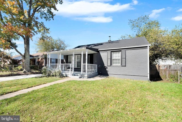5711 Mustang St, Levittown