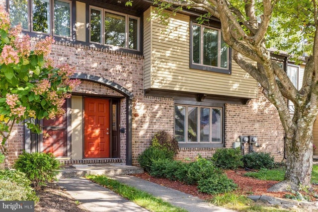 35 Essex Pl, Newtown