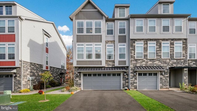 42 Independence Ct, Perkasie