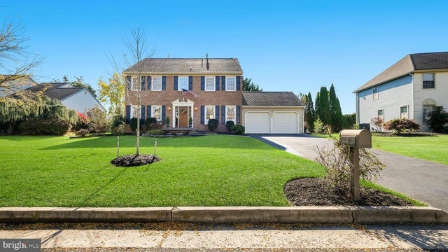 8 Periwinkle Pl, Newtown