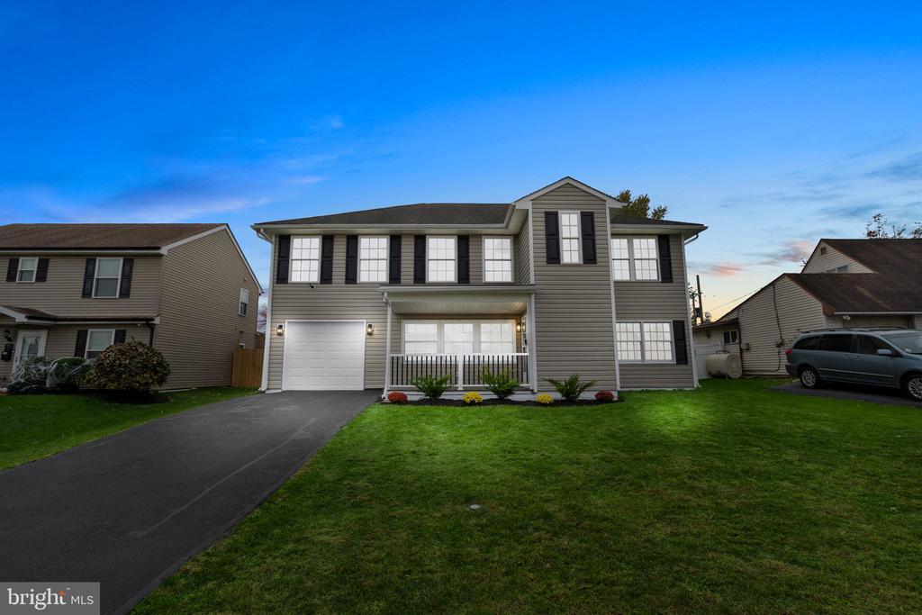 19 Prunewood Rd, LEVITTOWN