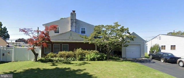 69 Blue Spruce Ln, Levittown