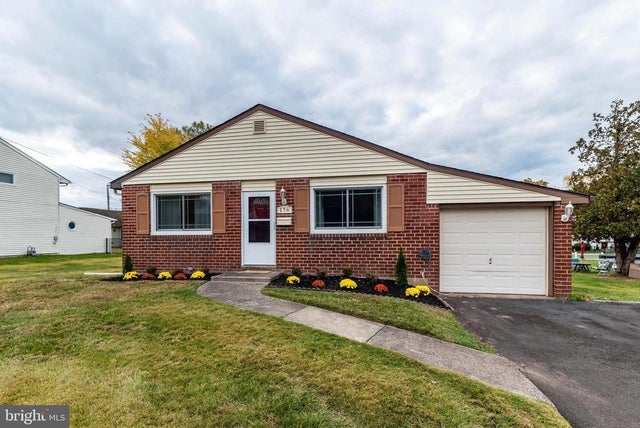 176 Westbury Dr, Warminster