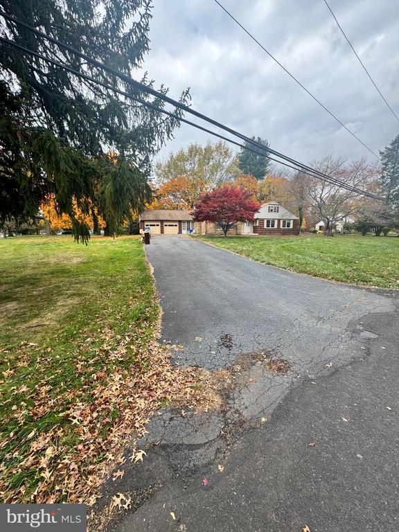 1 Sunnyside Ln, Yardley