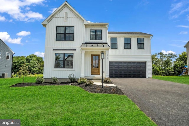 2257 S Autumn Chase Dr, Mechanicsburg