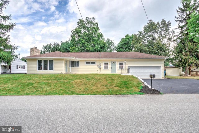 111 Lakeview Dr, Carlisle