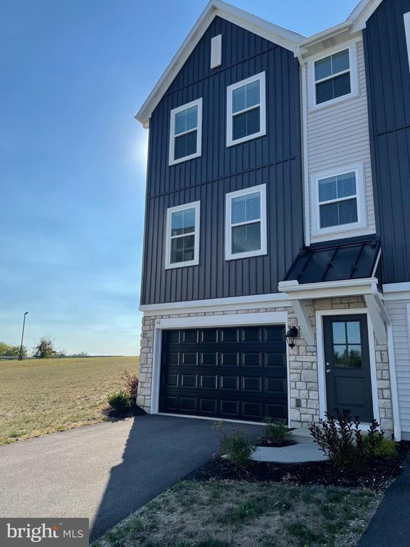 10 Morgan Circle #010-02, Carlisle