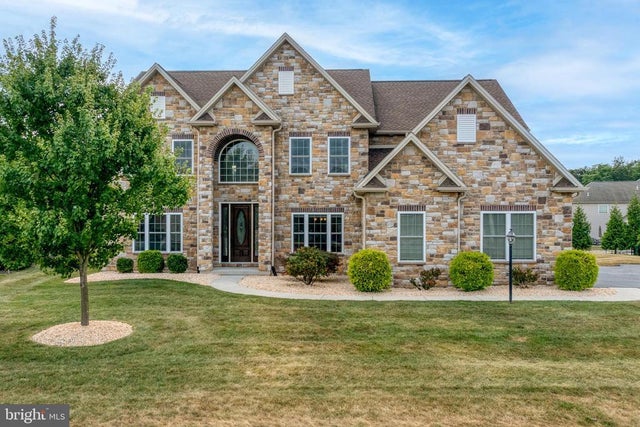 1431 Summit Way, Mechanicsburg