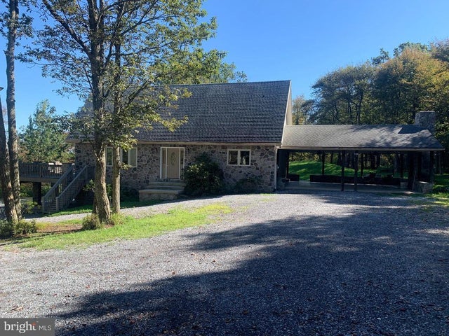 125 Three Turns Rd, Biglerville